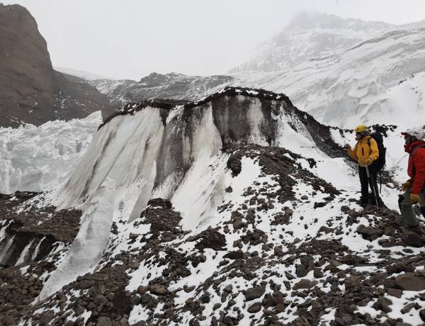 El rol de los detritos en glaciares de los Andes y el  rol del IANIGLA sobre la Ley de Glaciares