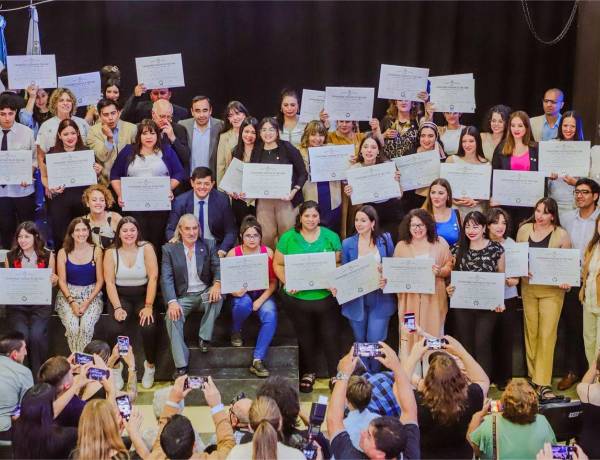 Acto académico de colación de la FAUD: Nuevas graduadas y graduados de Jáchal e Iglesia