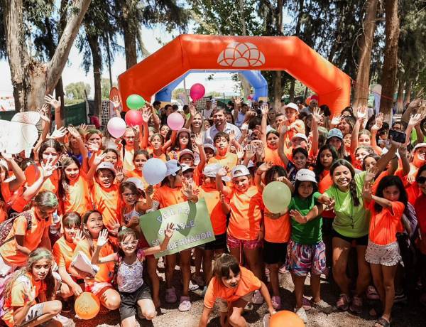 El gobernador Orrego visitó la colonia de verano de Santa Lucía