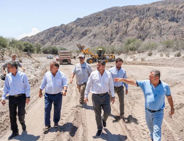Orrego recorrió las zonas afectadas por el temporal en Zonda y Ullum