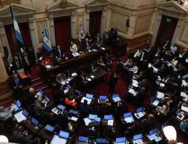 El Gobierno logró aprobar la reforma laboral en el Senado y la sanción de la ley queda en manos de Diputados