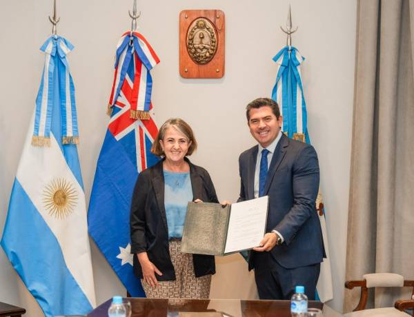 Orrego recibió a la embajadora de Australia quien destacó el potencial de cooperación minera