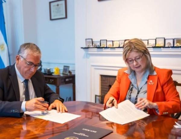 San Juan y Nación firman acuerdos clave en seguridad para combatir delitos complejos