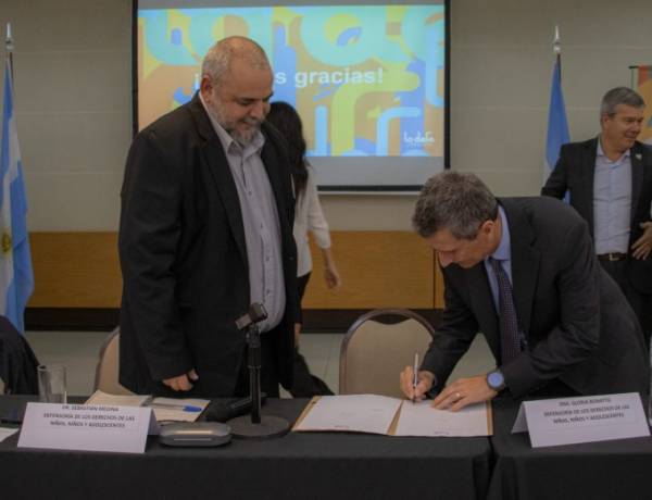 Familia adhirió a un compromiso federal por los derechos de niños, niñas y adolescentes