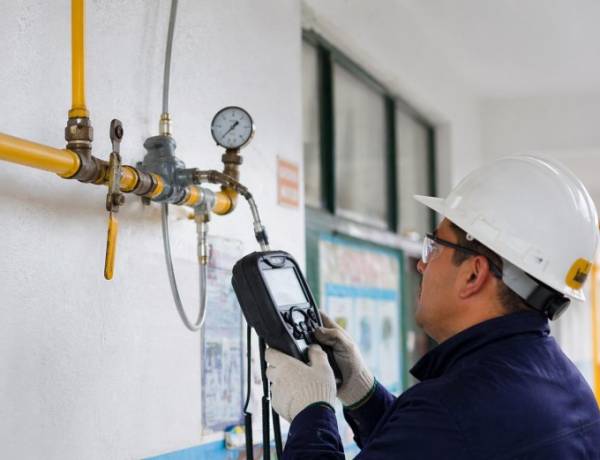 Comenzó el plan de mantenimiento de redes de gas en escuelas de toda la provincia