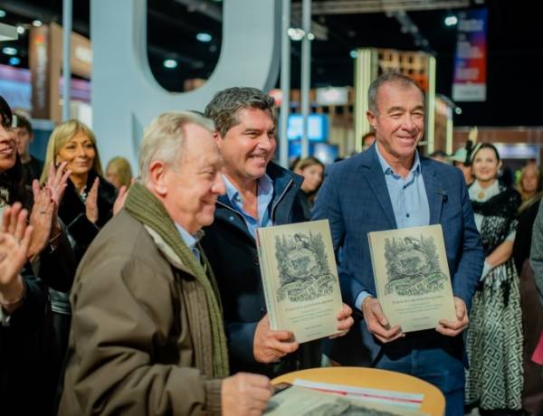 El gobernador Marcelo Orrego visitó la 50° edición de la Feria Internacional del Libro en Buenos Aires