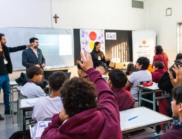 Estudiantes participan del programa que fomenta la convivencia y prevención