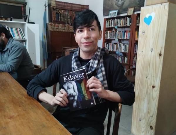 Esteban Castillo y su libro "Kdaver", una obra que transforma el dolor, la exclusión y la salud mental en un mensaje de reflexión
