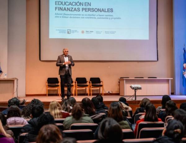 Más de 500 docentes completaron la formación en alfabetización financiera