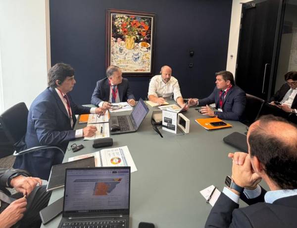 Orrego presentó en Londres la emisión de bonos ante inversores internacionales de primer nivel
