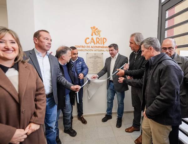 Orrego anunció en Iglesia la construcción del primer parque solar híbrido comunitario de San Juan