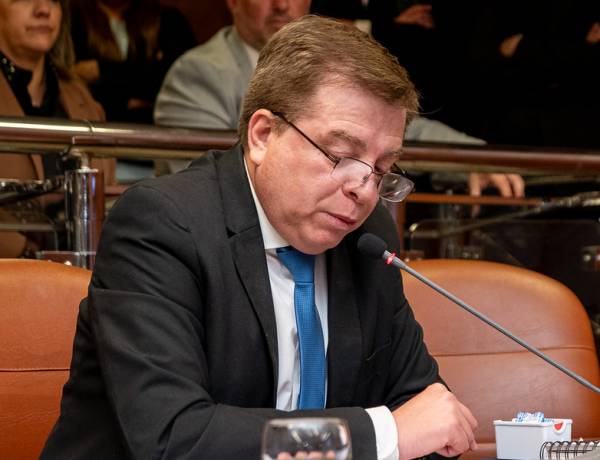 El diputado Miguel Vega, ¿Es útil o inútil?