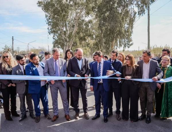 Orrego anunció el inicio de la repavimentación de calle Sargento Cabral entre Paula Albarracín y Calívar