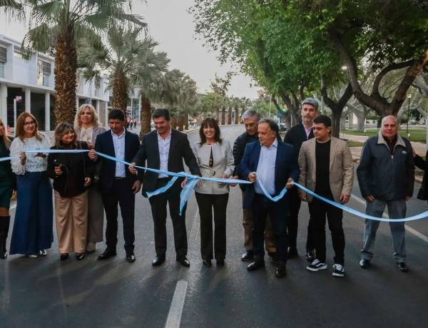 Orrego inauguró la histórica repavimentación de la emblemática avenida Libertador