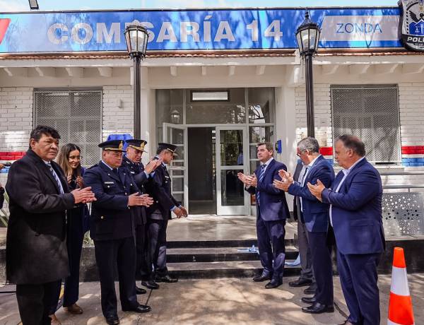 Orrego inauguró la refuncionalización de la Comisaría de Zonda para optimizar la seguridad