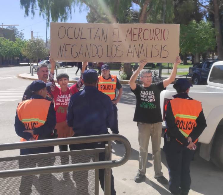Jáchal No se Toca: Después de la manifestación, el gobernador Uñac se comprometió políticamente a hacer los análisis del agua de Jáchal