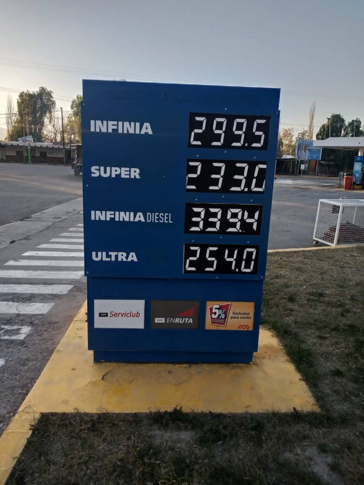 Otro golpe al bolsillo: Aumentaron los combustibles
