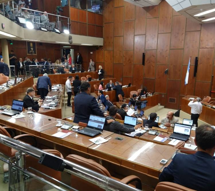 Cámara de Diputados: Aprobó nueva Ley de Ministerios y los catorce cargos en la justicia. Gerarduzzi Fiscal y Aballay Asesora en Jáchal