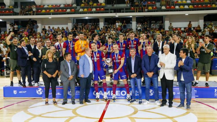 El gobernador presenció la final del Campeonato Intercontinental de Hockey sobre Patines
