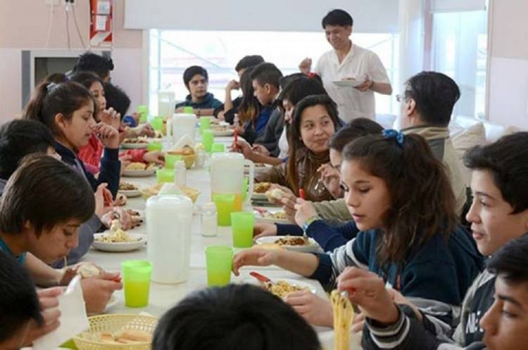 El gobierno de San Juan aportará 2.000 millones de pesos  al año para que 44.000 alumnos puedan comer