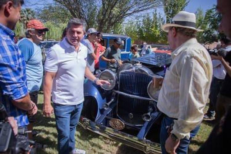 El gobernador participó del cierre del primer Raid Latinoamericano de automóviles antiguos