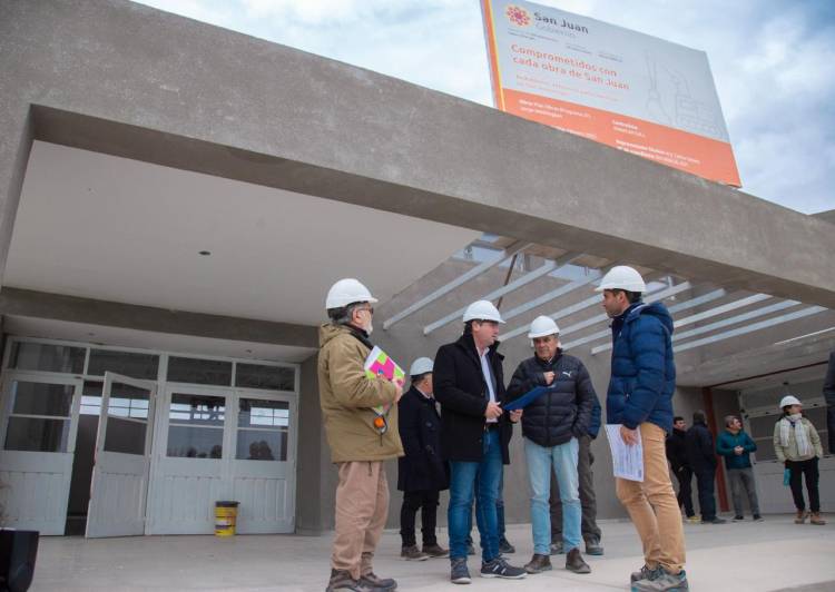 El Gobernador Marcelo Orrego recorrió el avance de obras de la escuela Jorge Washington en Pocito