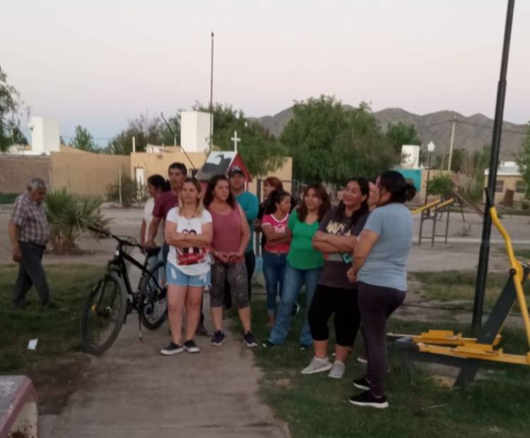 Pozos sépticos del Barrio de Niquivil: El intendente Espejo dialogó con los vecinos, hubo un compromiso para conseguir la solución