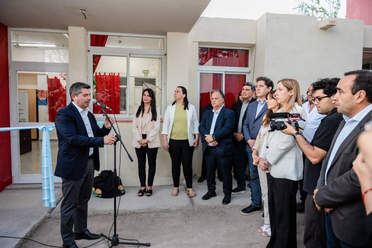 El Gobernador Orrego inauguró una delegación del Registro Civil en Las Flores