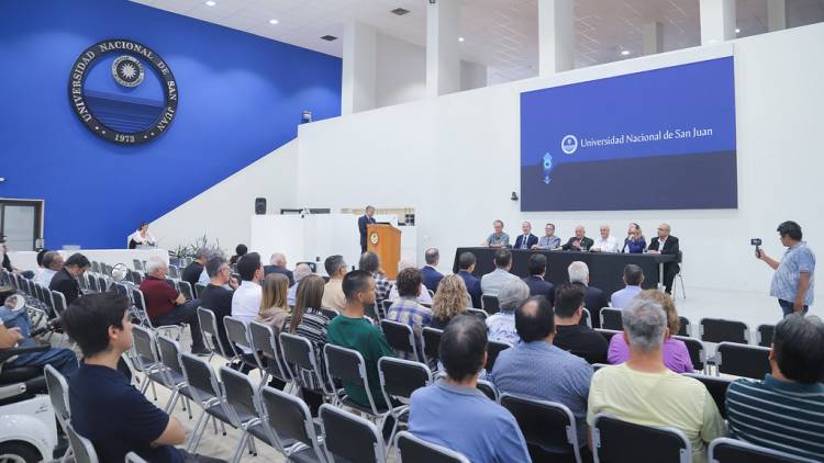 Presentaron el material para la construcción de caminos ideado por sanjuaninos