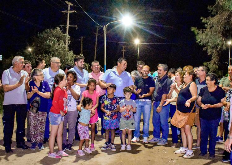 La calle Almazán brilla con la nueva iluminación pública 