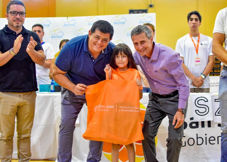 Colonias de Vacaciones en Jáchal: Entrega de  Kits Escolares