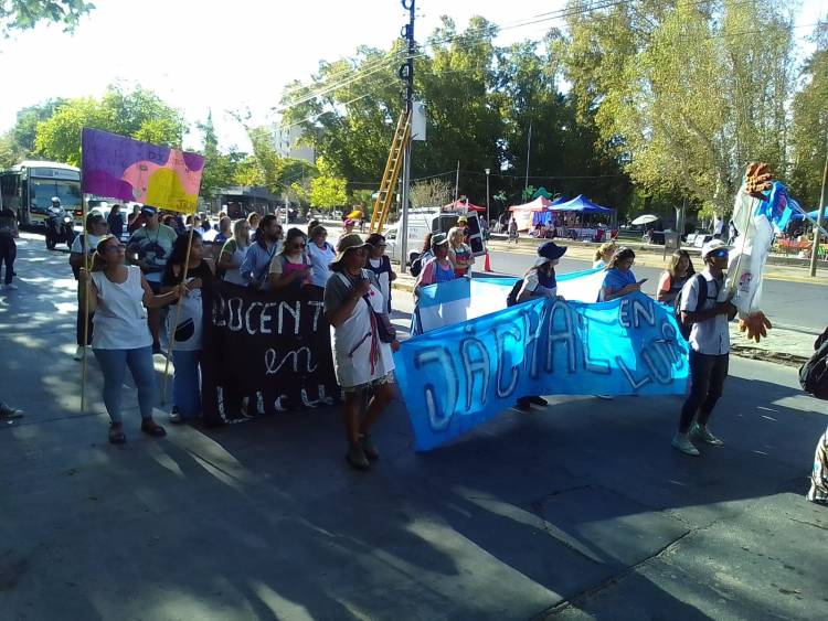 Plenario de UDAP: Por unanimidad determinó un nuevo paro docente por 48 horas para los días 12 y 13 de marzo