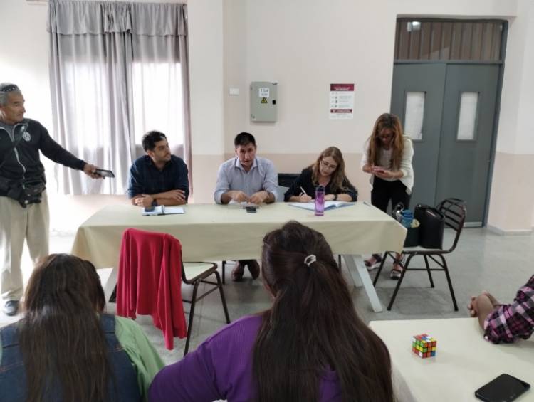 Escuela Antenor Flores Vidal: Luego del reclamo de padres, habrá un servicio especial de colectivo de línea para los alumnos