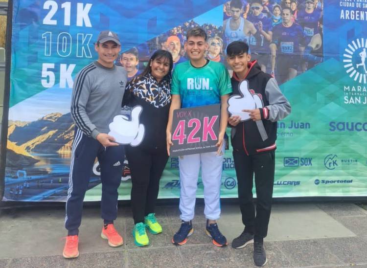 Ironman 70.3: El domingo 6 de abril un equipo de Jachalleros estará compitiendo en familia