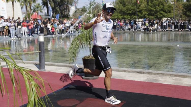 Fiesta total con el Ironman en San Juan ante una multitud