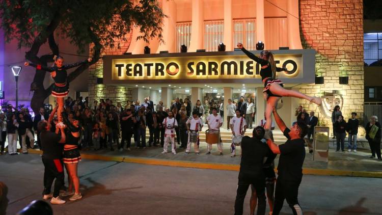 Un clásico renovado: el Teatro Sarmiento reabre sus puertas con una imagen moderna y respetuosa de su historia