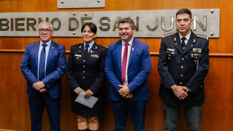Orrego puso en funciones a la nueva subjefa de la Policía y le tomó juramento al nuevo director del SPP