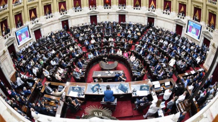 Diputados aprobó aumento de 7,2% para jubilados y un bono de $110.000