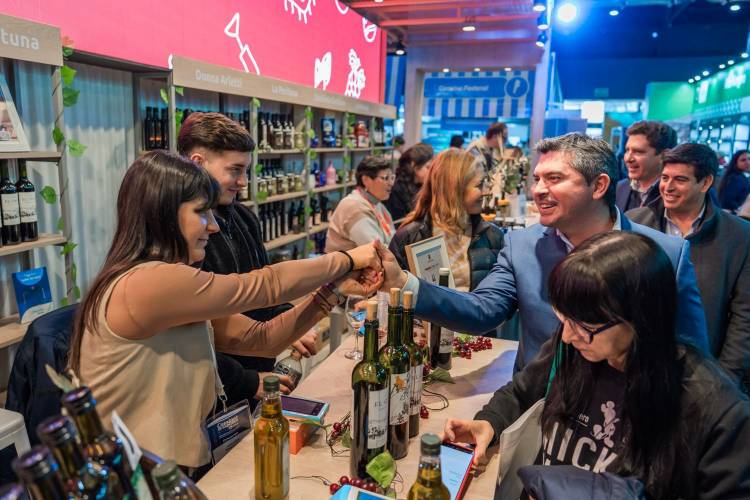 Orrego inauguró el espacio de la provincia en la Expo Caminos y Sabores 2025 con una propuesta sanjuanina que despierta los sentidos