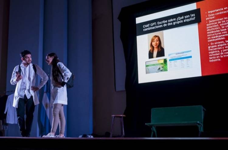 Más de  Dos mil  docentes se formaron sobre inteligencia artificial