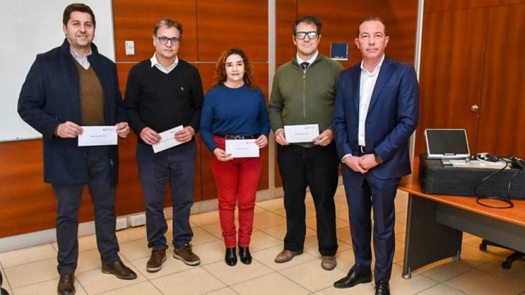 Entregaron cistoscopios para estudios de urología en hospitales provinciales