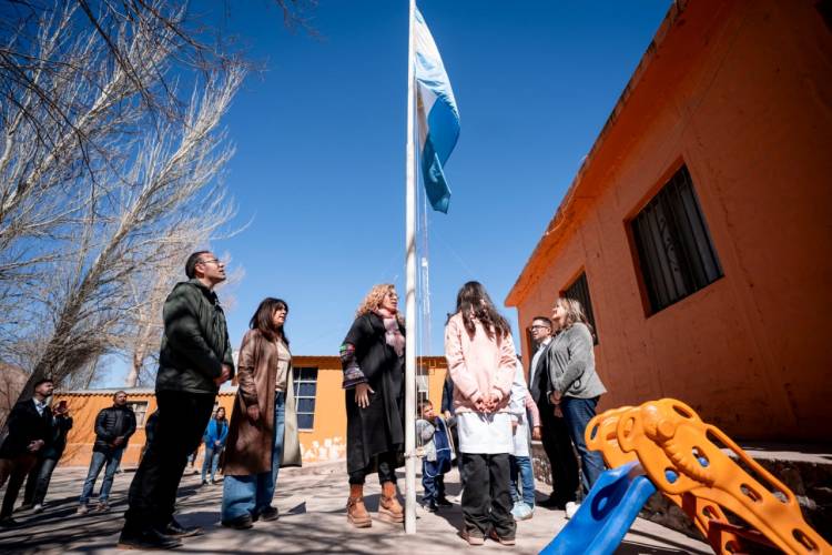 Reabrieron la escuela en Gualcamayo y por primera vez una ministro de Educación visitó el paraje