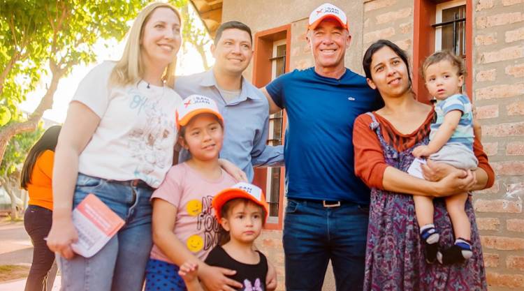 Elecciones legislativas 26 octubre: el candidato Fabián Martín visitó a vecinos de Rawson