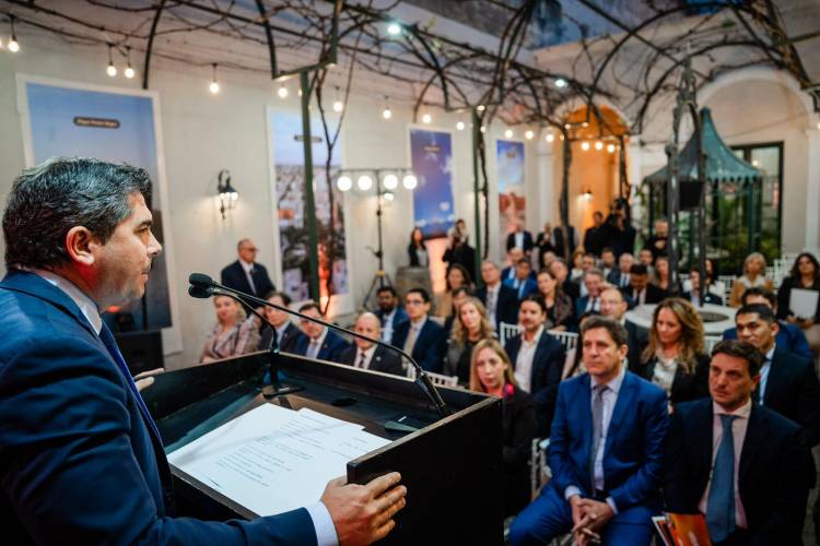 Orrego presentó desde Buenos Aires para el mundo la Fiesta Nacional del Sol 2025