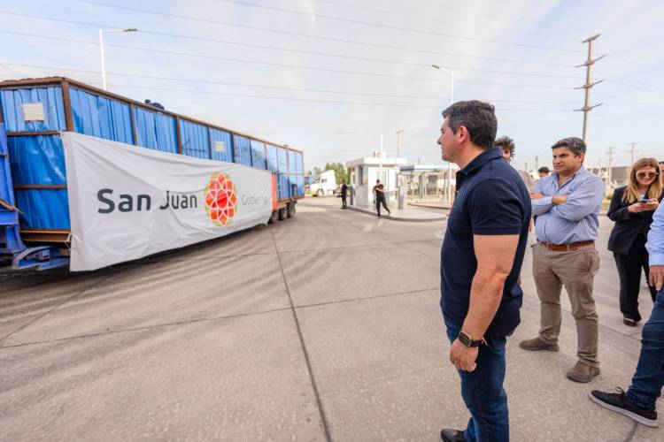 Orrego recibió la pieza clave para la revolución solar: la laminadora gigante ya está en San Juan