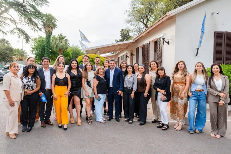 Las 19 aspirantes a Emprendedora del Sol se reunieron con el gobernador