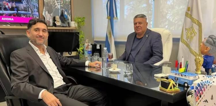 El Gobierno denunció a la financiera ligada a Chiqui Tapia por una maniobra de lavado que podría llegar a los  818.000 millones de pesos 