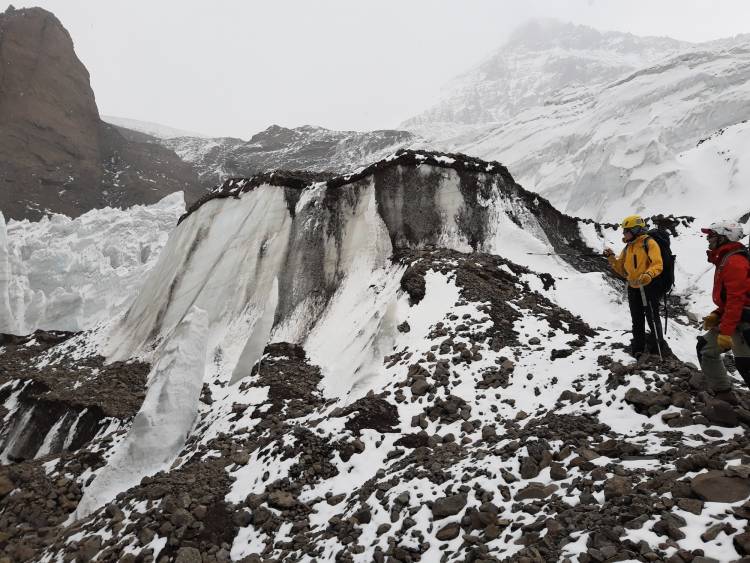 El rol de los detritos en glaciares de los Andes y el  rol del IANIGLA sobre la Ley de Glaciares