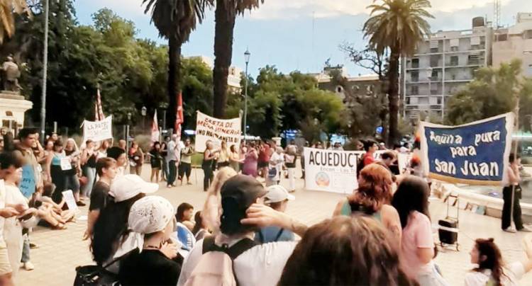 En San Juan hubo marcha reclamando la vigencia de la Ley de Glaciares