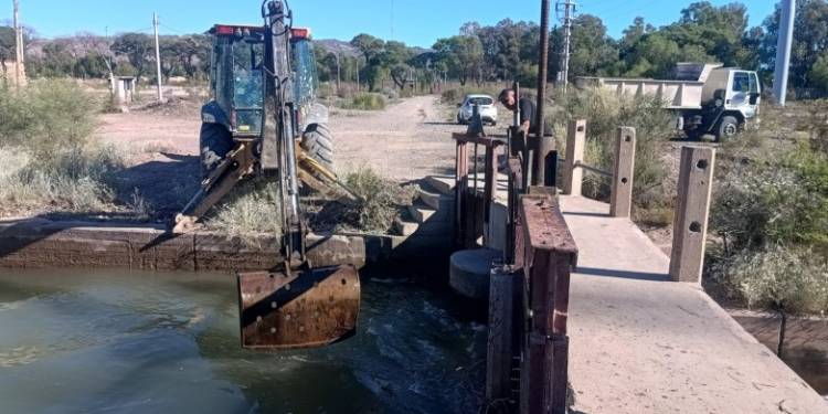 Prácticas indebidas en los canales: un daño al sistema hídrico provincial